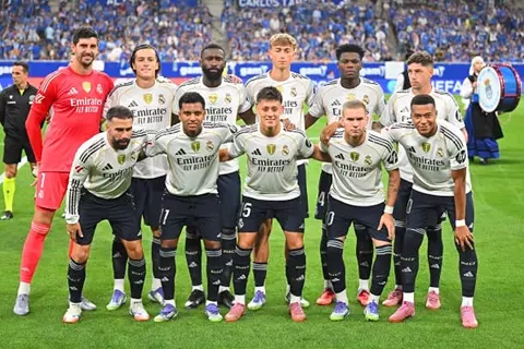 رحلة الـ20 ساعة بعد الديربي.. أسبوعان ناريان لريال مدريد بعد التوقف الدولي